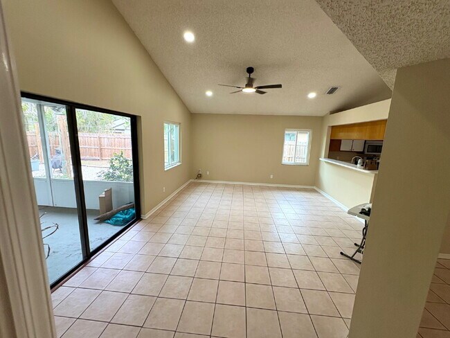 Building Photo - Charming 3-Bedroom Home in the Sought-Afte...