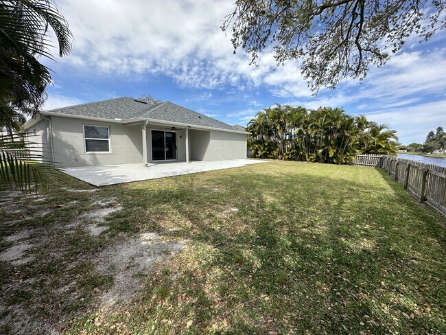 Building Photo - Spacious 4-Bedroom Home in Melbourne, FL w...