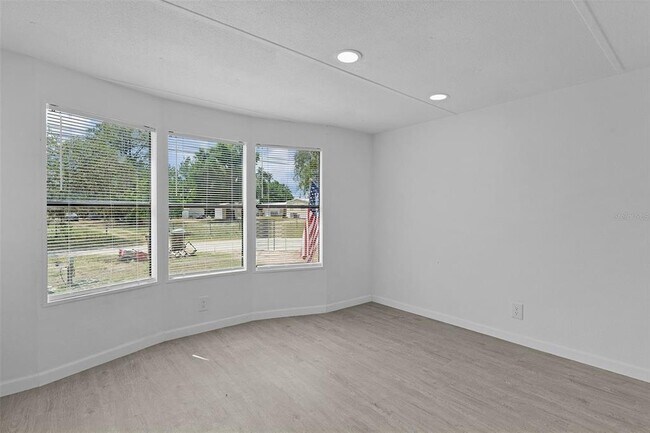 Building Photo - 33514 Luana Ct
