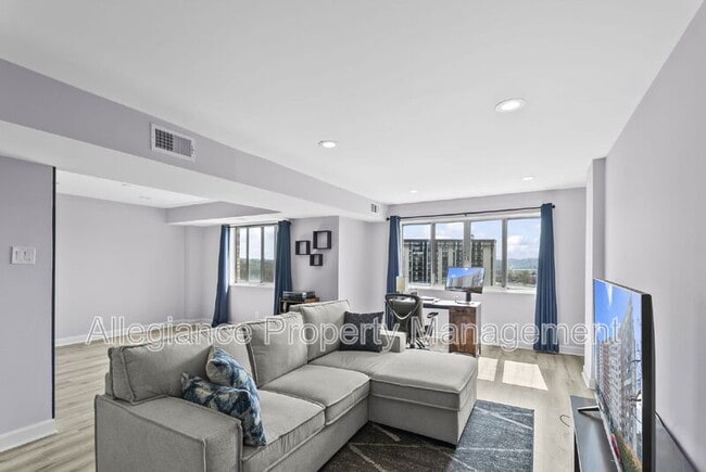 Building Photo - 5340 Holmes Run Pkwy