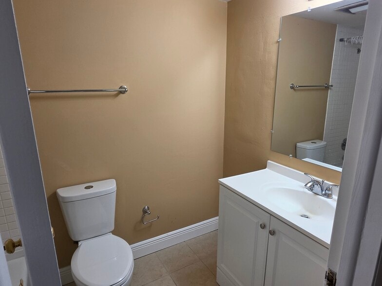 Building Photo - 4158 Pinelake Ln