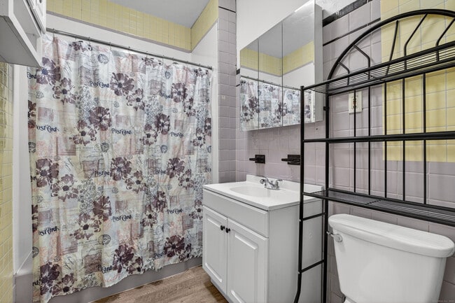 Building Photo - 84 Main St