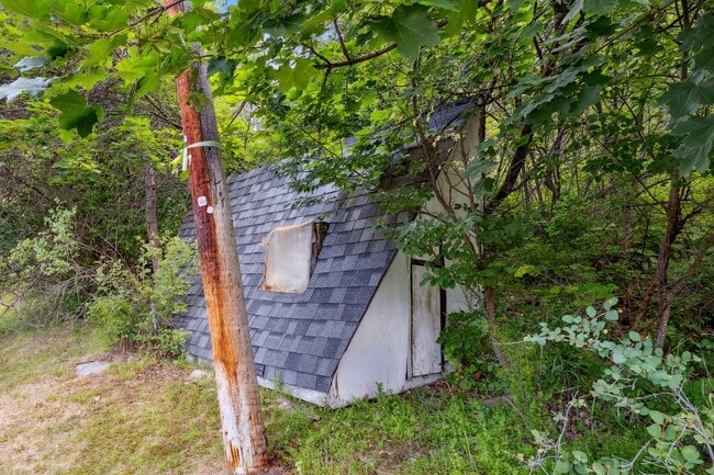 Building Photo - 3 Bed, 2.5 Bath House in the Rattlesnake