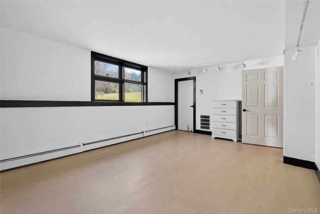 Building Photo - 40 Felter Hill Rd