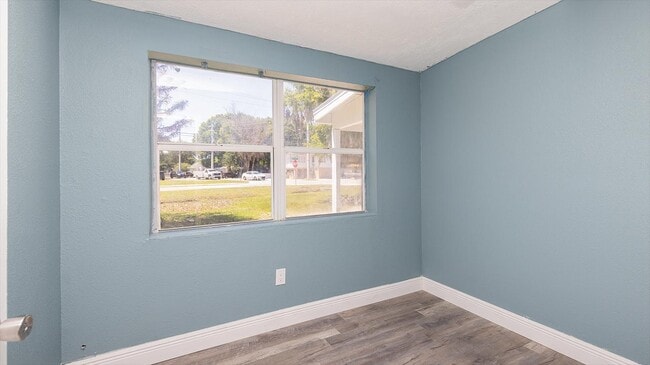 Building Photo - 563 6th St