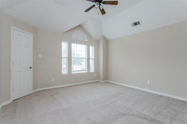 Building Photo - 107 Pinedale Dr