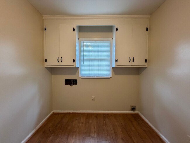 Building Photo - 19 Briarcliff Rd
