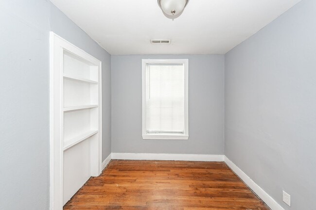 Building Photo - 3 Bedroom, 1 Bathroom Home in Dorchester Terrace - North Charleston