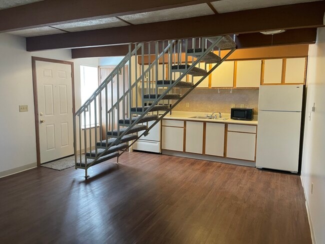 Open kitchen/living room concept - 838 Harris Ave