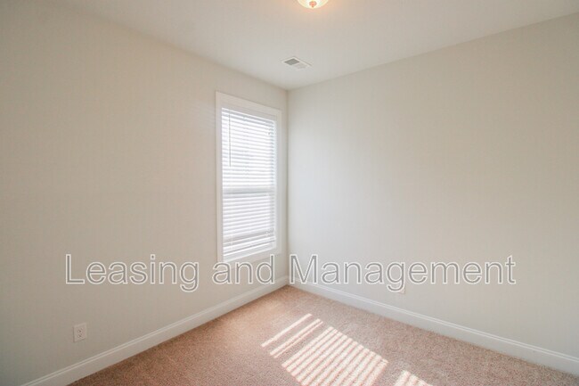 Building Photo - 333 Turnstone St