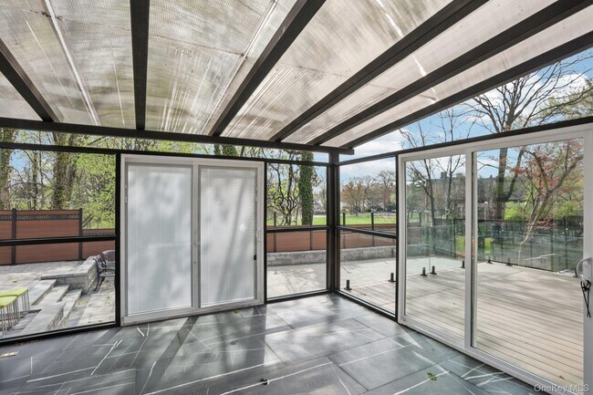 Building Photo - 375 Hawthorne Terrace