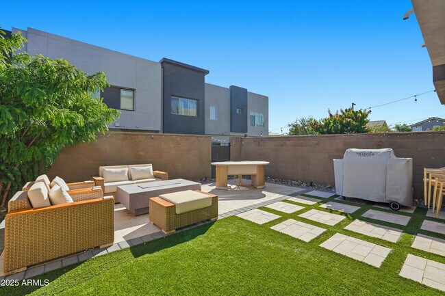 Building Photo - 1973 W Kinfield Trail