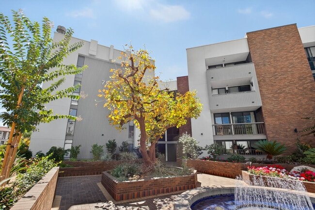 Building Photo - Spacious Marina District 1BR Condo with Modern Upgrades & Parking