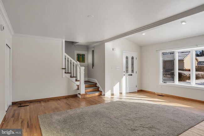 Building Photo - 306 Lincoln Ave