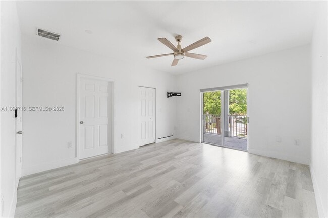 Building Photo - 379 NE 31st Ave