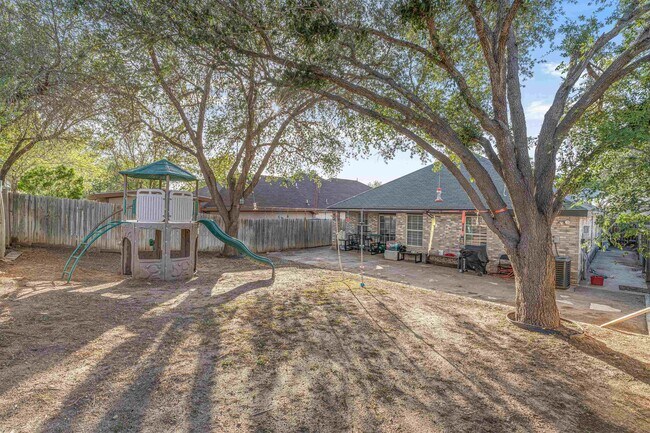 Building Photo - 1629 Sweden Ln