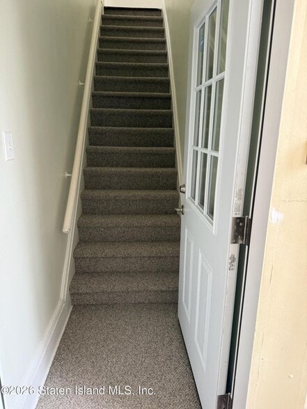 Building Photo - 164 Cromwell Ave