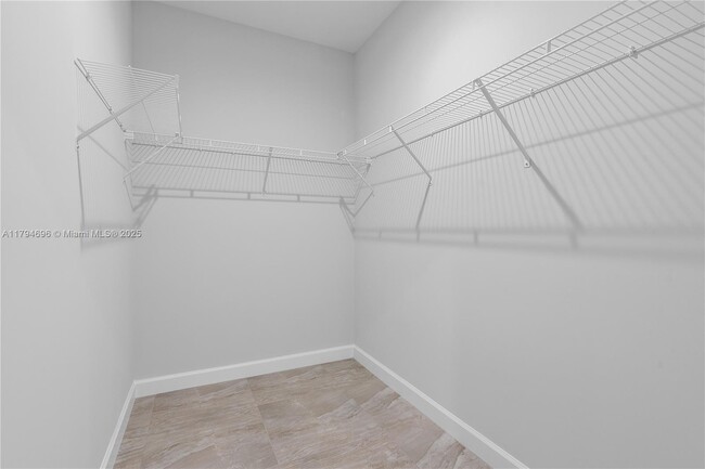 Building Photo - 5745 SW 44th Ct