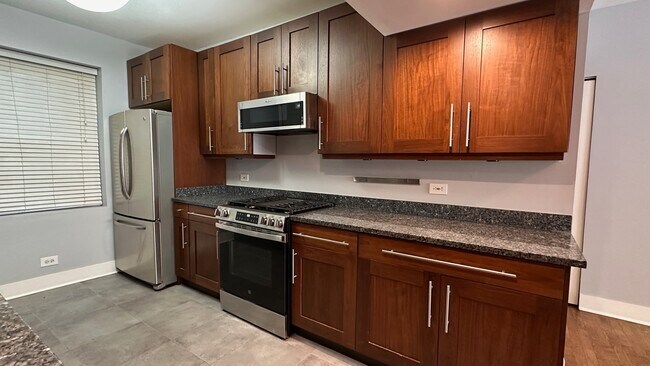 Building Photo - 4917 N Avers Ave