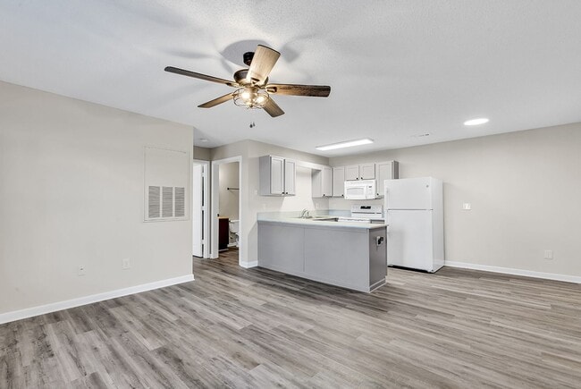 Building Photo - If you choose Autumn Chase we will both be LUCKY!!