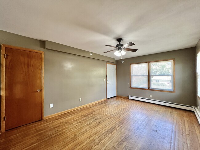 Building Photo - 290 Orchard Dr