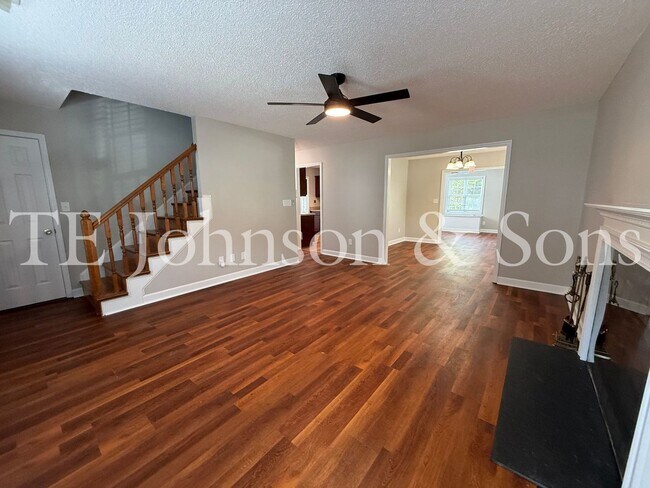 Building Photo - Spacious 3 Bedroom Home with Primary Suite on Main Level in Camden Forest