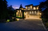 Building Photo - Live the Tuscan Life in Kirkland