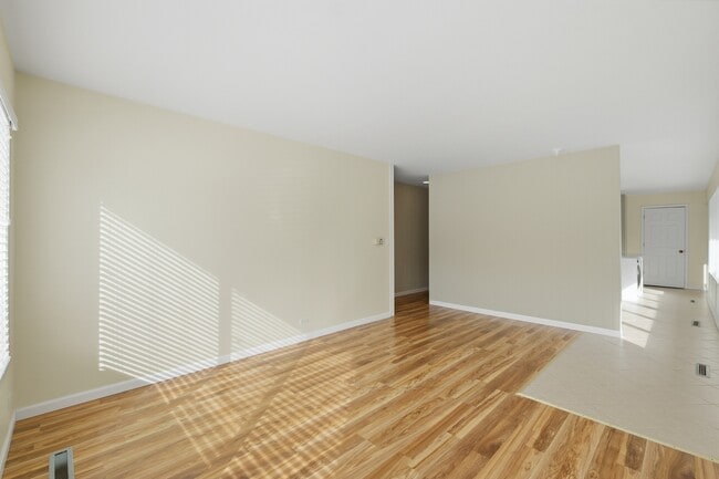 Building Photo - 5611 S Quincy St