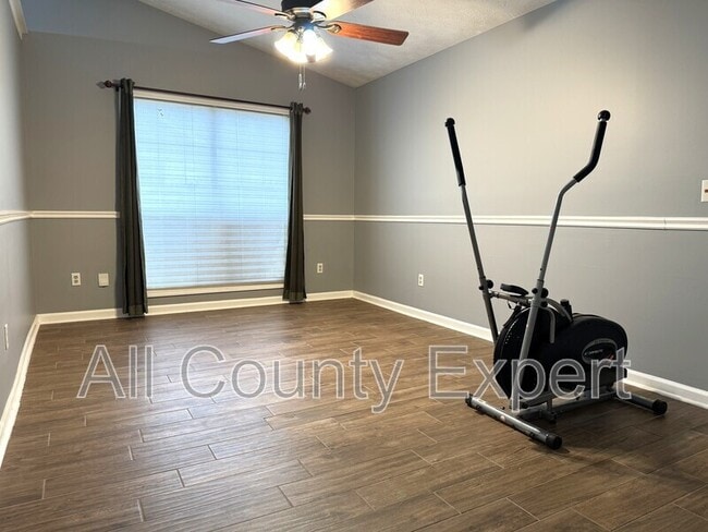 Building Photo - 915 Prestonwood Dr