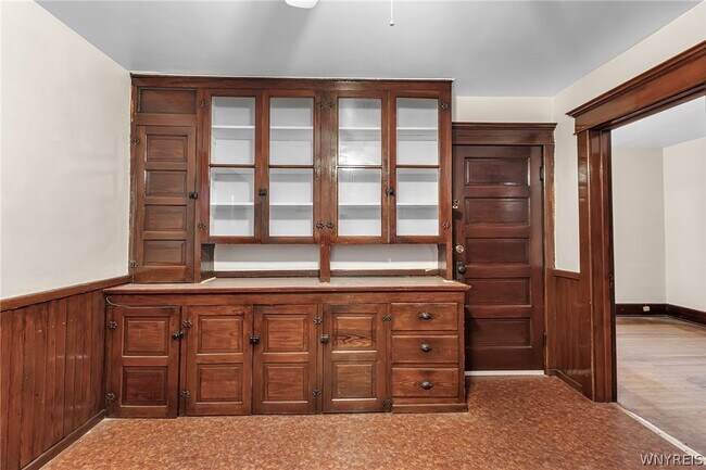 Building Photo - 42 Linden Park