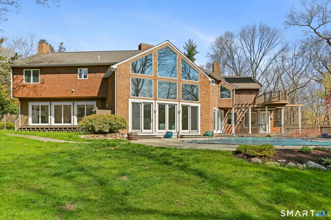 Building Photo - 32 Buttonball Ln