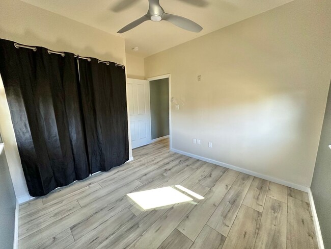 Building Photo - Newly Renovated 3 Bedroom / 2 Bathroom sin...