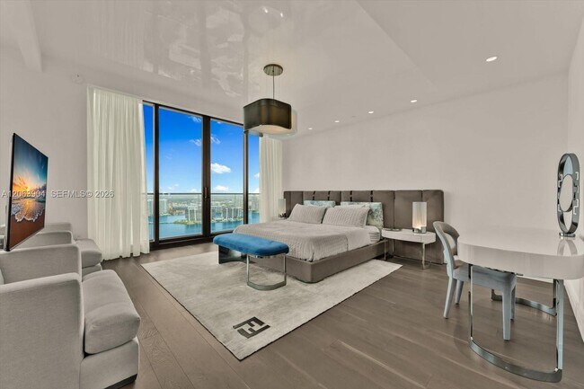 Building Photo - 17901 Collins Ave