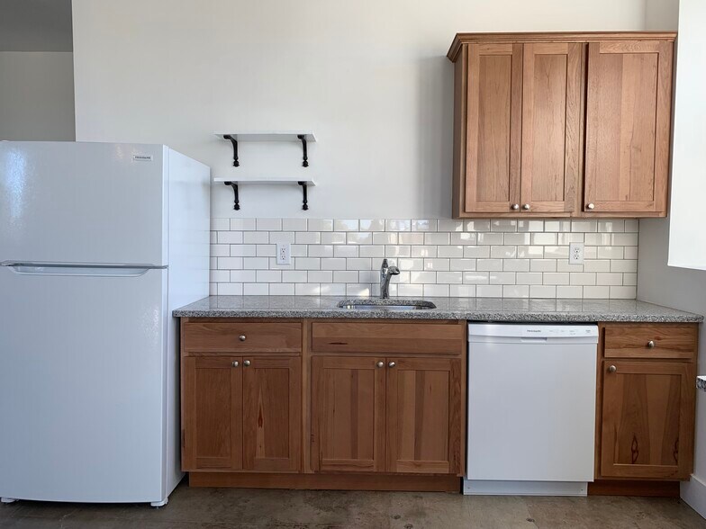 Building Photo - 111 N Walnut St