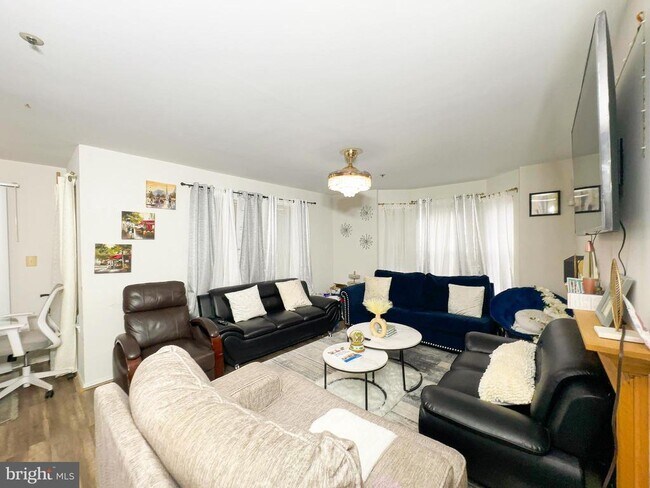 Building Photo - 13560 Lord Sterling Pl