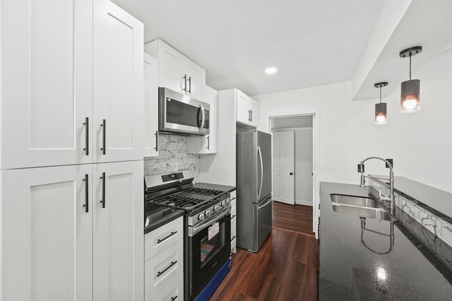 Building Photo - 632 Meadowlawn St