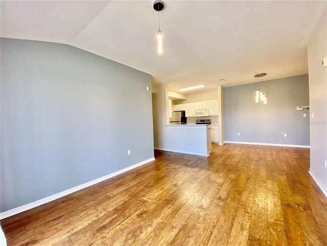 Building Photo - 5467 Vineland Rd