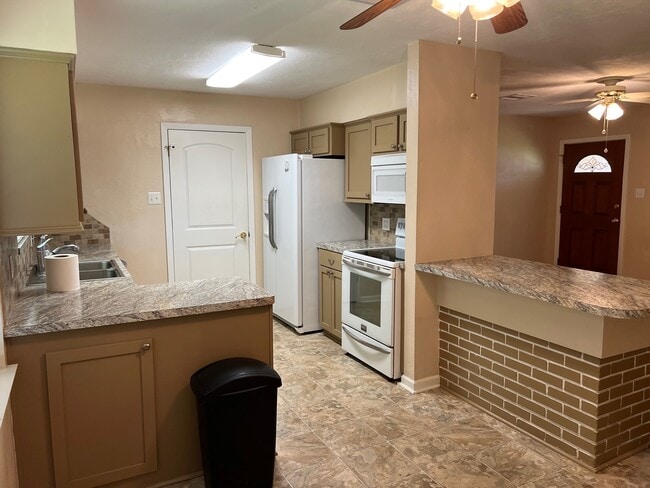 Building Photo - 110 Oleander St