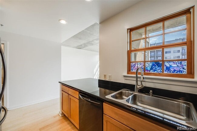 Building Photo - 275 S Harrison St