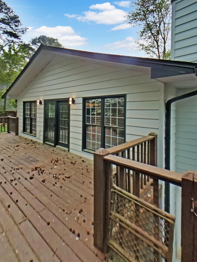 Building Photo - 377 Springdale Dr NE