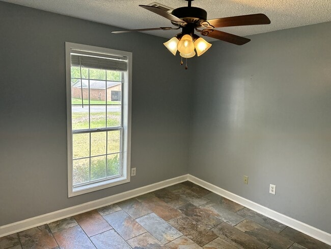 Building Photo - 3205 Turtle Creek Rd