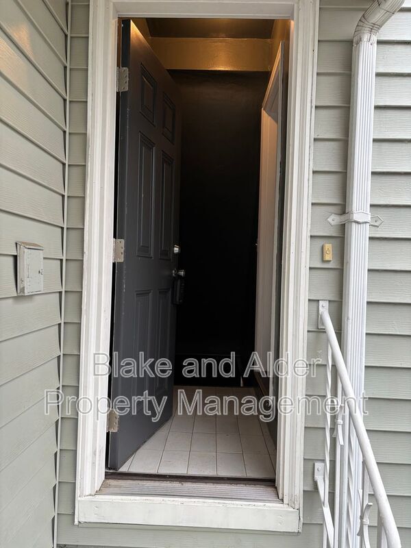 Building Photo - 7336 N Central St