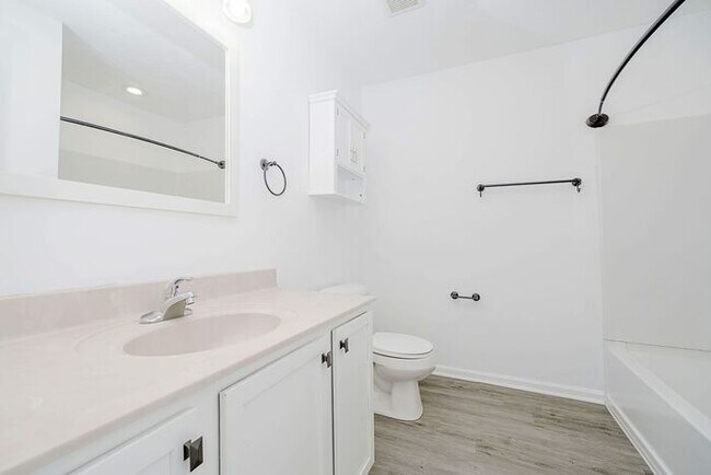 Building Photo - 6563 Enclave Blvd