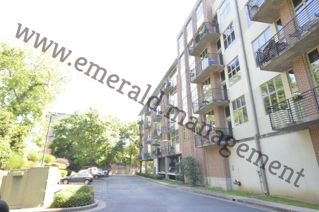 Building Photo - 640 Glen Iris Dr NE