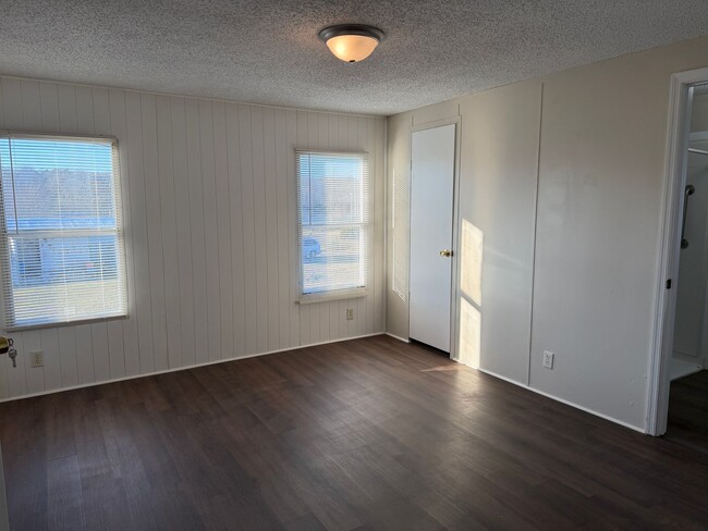 Building Photo - 951 N Bucks Pocket Rd SE