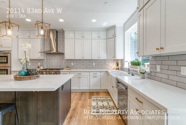 Building Photo - Edmonds Home