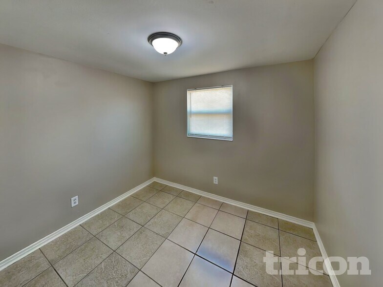 Building Photo - 5024 S 85th St