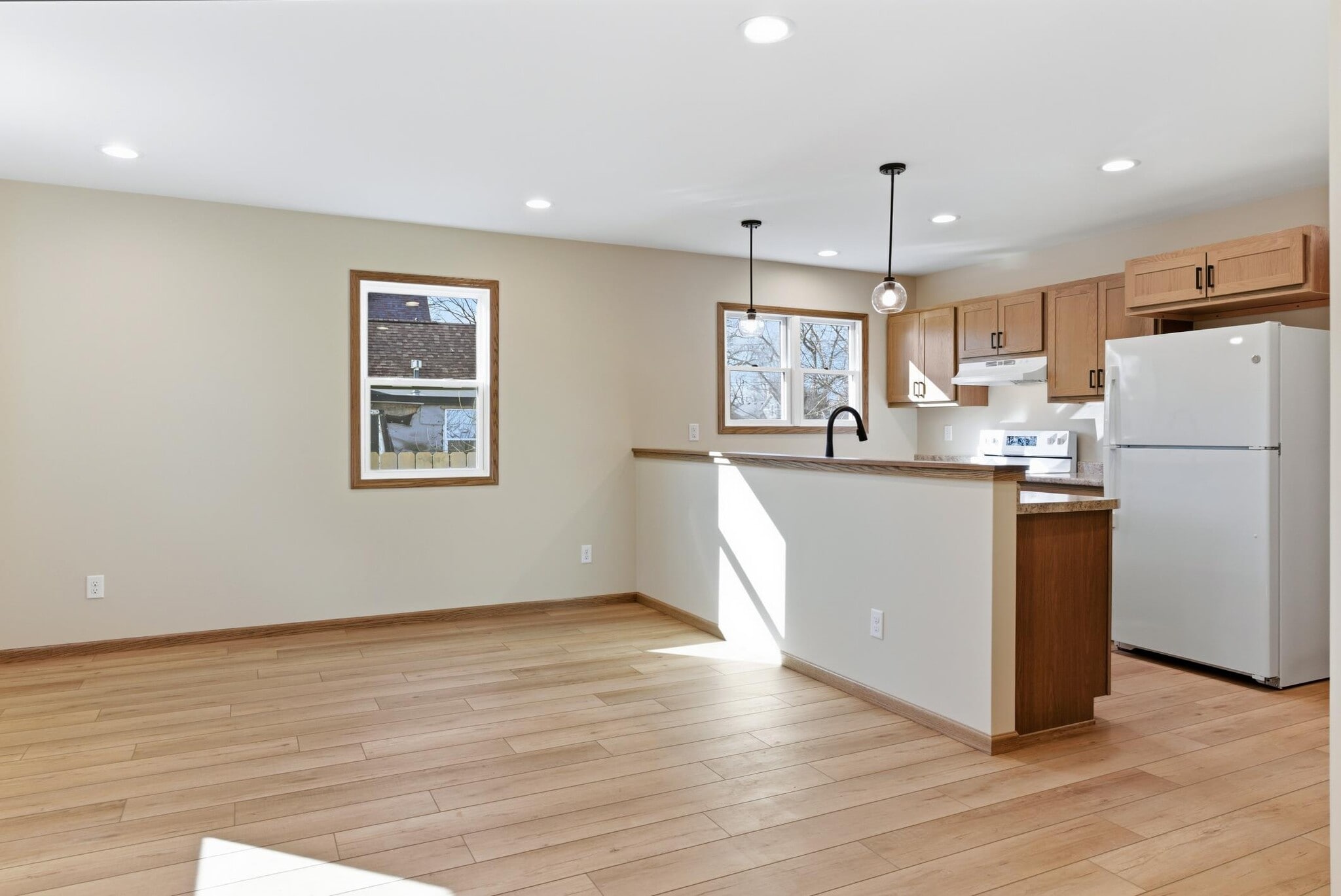 Building Photo - 313 E Martin St