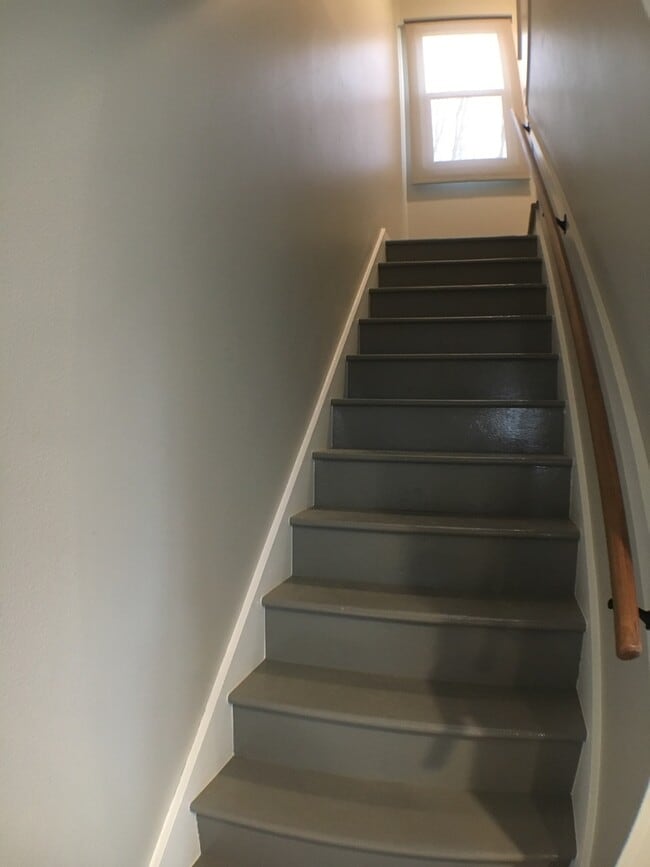 Building Photo - Renovated Modern Duplex