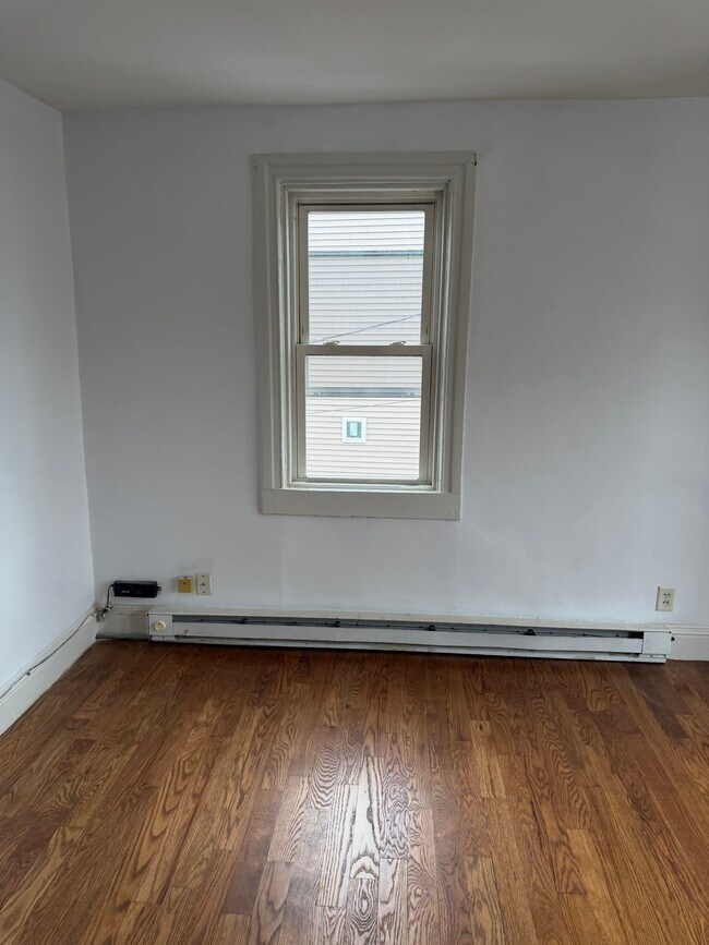 Building Photo - 39 Vinton St